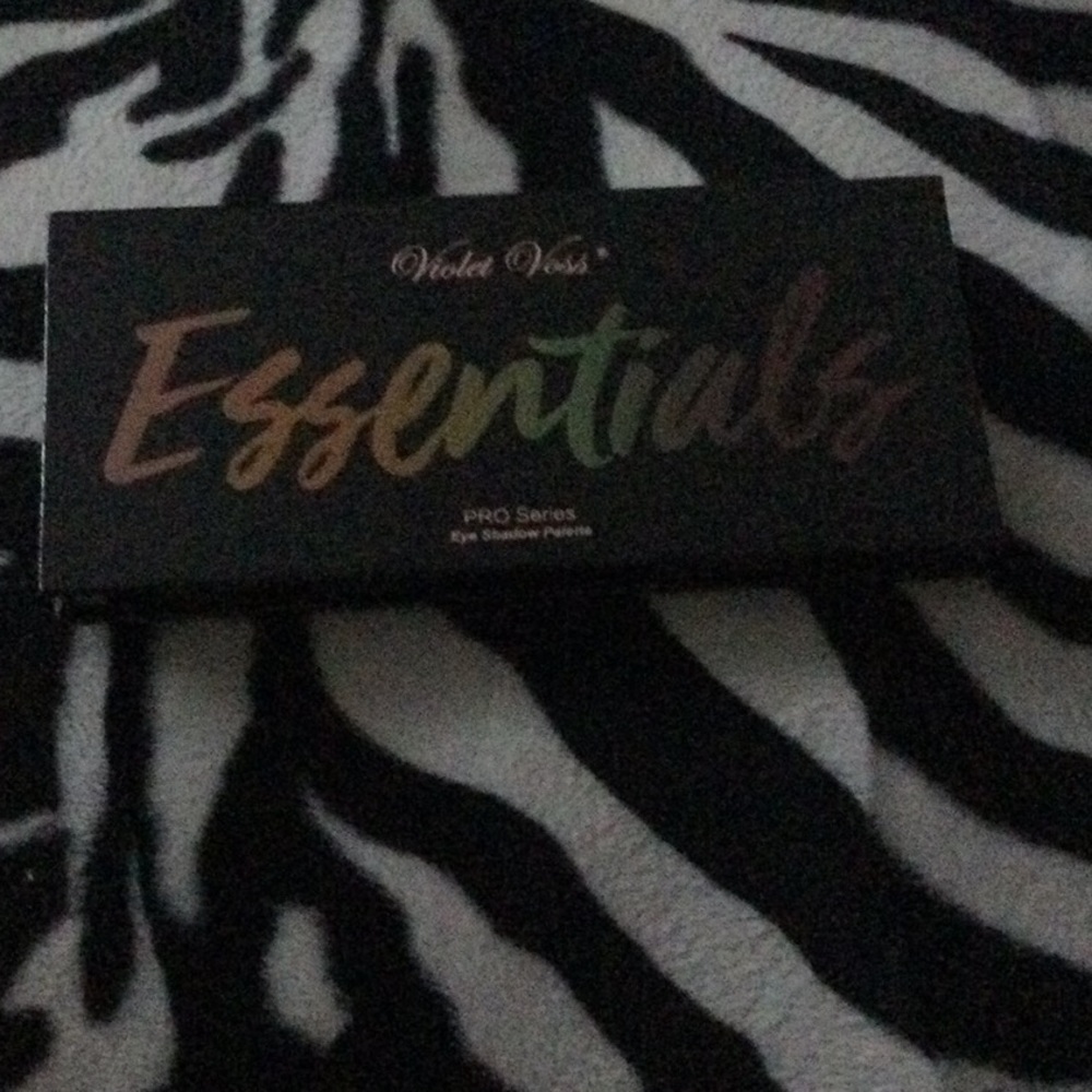 Never used Violet Voss palette